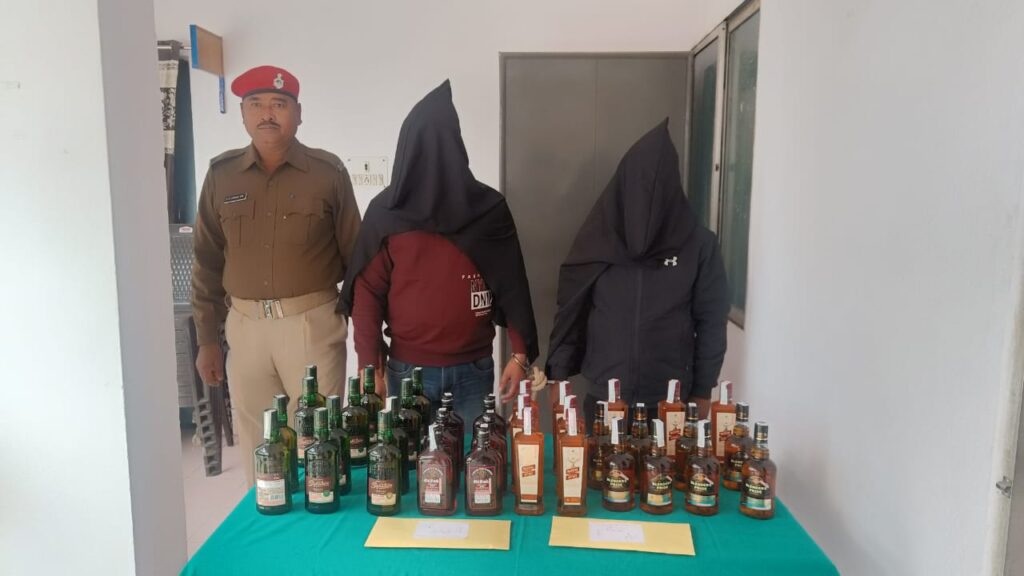 अवैध शराब कारोबारियों के खिलाफ कारवाई करते हुए पुलिस ने 2 व्यक्ति को किया गिरफ्तार अवैध शराब कारोबारियों के खिलाफ कारवाई करते हुए पुलिस ने 2 व्यक्ति को किया गिरफ्तार