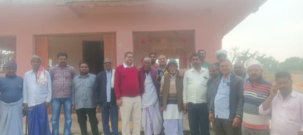 अधूरा मंदिर निर्माण को पूर्ण करने का ग्रामीणों ने बनाया प्लान:सभी ने मिल जुल कर लिया जिम्मा