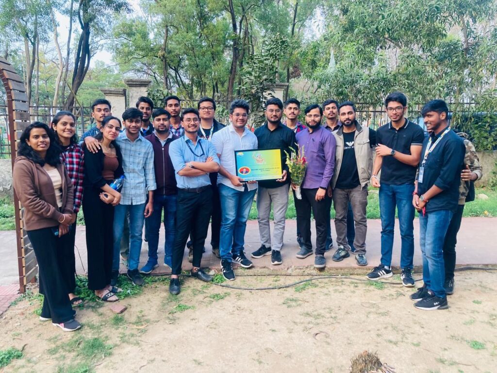 हेल्पिंग इंडिया फीडिंग इंडिया का काम देखने श्रीलंका से आये सेन्ड्रो सत्यजीत हेल्पिंग इंडिया फीडिंग इंडिया का काम देखने श्रीलंका से आये सेन्ड्रो सत्यजीत