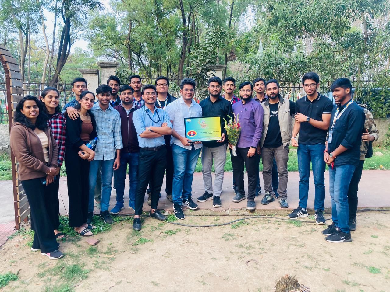 हेल्पिंग इंडिया फीडिंग इंडिया का काम देखने श्रीलंका से आये सेन्ड्रो सत्यजीत