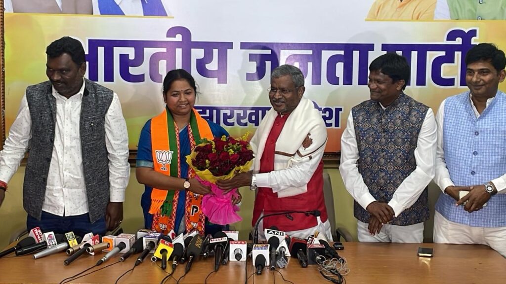 कांग्रेस को बड़ा झटका, गीता कोड़ा भाजपा में शामिल कांग्रेस को बड़ा झटका, गीता कोड़ा भाजपा में शामिल