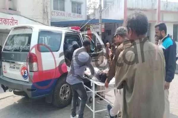 बात नहीं होने से नाराज युवती ने लड़के के घर काट ली हाथ की नस:गंभीर रूप से घायल बात नहीं होने से नाराज युवती ने लड़के के घर काट ली हाथ की नस:गंभीर रूप से घायल