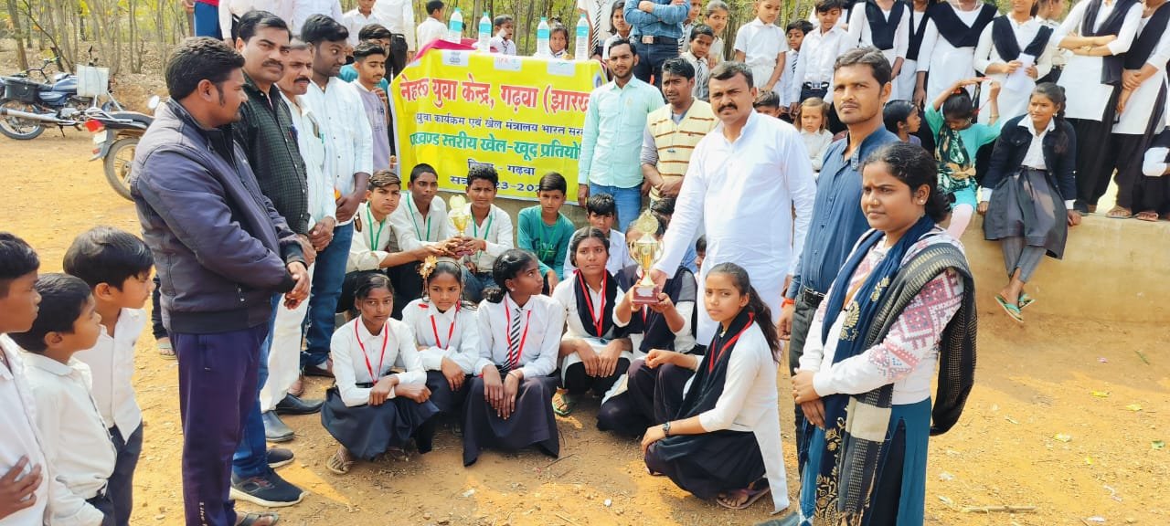 ए पी ए डी पब्लिक स्कूल में किया गया खेल प्रतियोगिता का आयोजन।