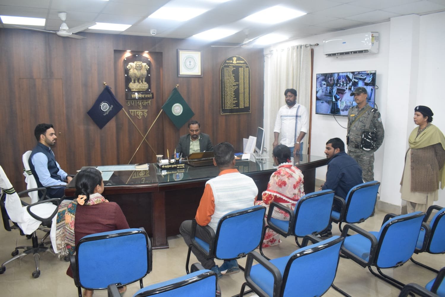 जनता दरबार में शहरी व ग्रामीण क्षेत्र के लोगों ने उपायुक्त के समक्ष रखी अपनी समस्या जनता दरबार में शहरी व ग्रामीण क्षेत्र के लोगों ने उपायुक्त के समक्ष रखी अपनी समस्या
