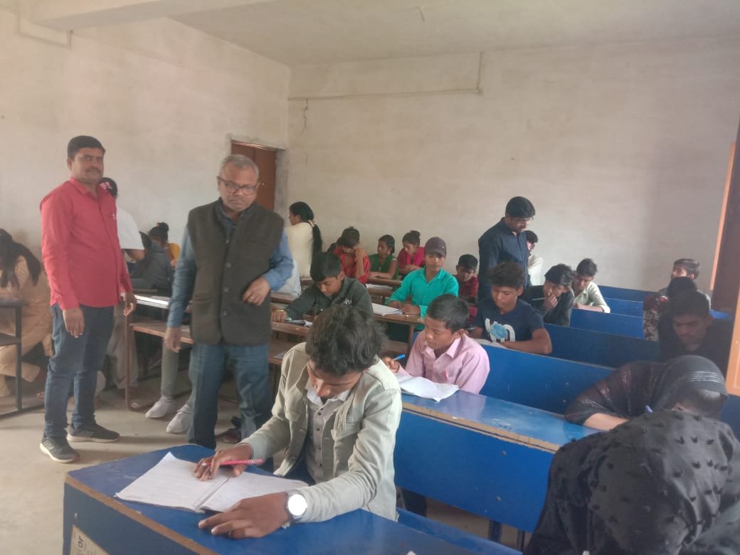 ग्रेजी की परीक्षा के साथ शांतिपूर्ण संपन्न हुई दसवीं की,अंग्रेजी परीक्षा में दो छात्र रहे अनुपस्थित ग्रेजी की परीक्षा के साथ शांतिपूर्ण संपन्न हुई दसवीं की,अंग्रेजी परीक्षा में दो छात्र रहे अनुपस्थित