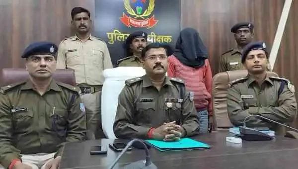 जंगल से मिला था युवती का नरकंकाल,प्रेमी ही निकला हत्यारा,पुलिस ने हत्यारे को किया गिरफ्तार जंगल से मिला था युवती का नरकंकाल,प्रेमी ही निकला हत्यारा,पुलिस ने हत्यारे को किया गिरफ्तार