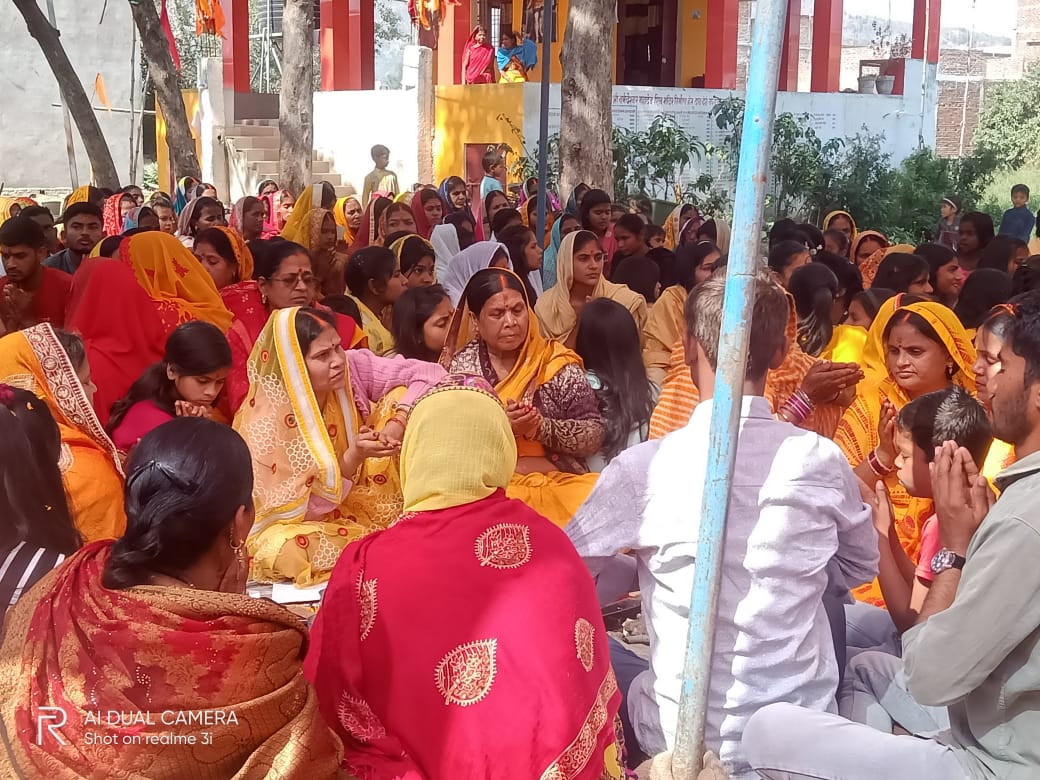 बिशुनपुरा: पांच कुंडीय गायत्री महायज्ञ का हुआ आयोजन।