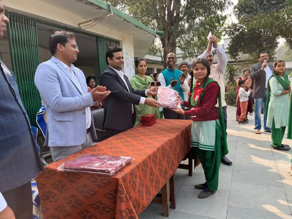 सरकारी विद्यालयों में वार्षिक परीक्षा में प्रथम स्थान प्राप्त करने वाले बच्चों को ब्लेजर देकर उपायुक्त ने किया सम्मानित। सरकारी विद्यालयों में वार्षिक परीक्षा में प्रथम स्थान प्राप्त करने वाले बच्चों को ब्लेजर देकर उपायुक्त ने किया सम्मानित।