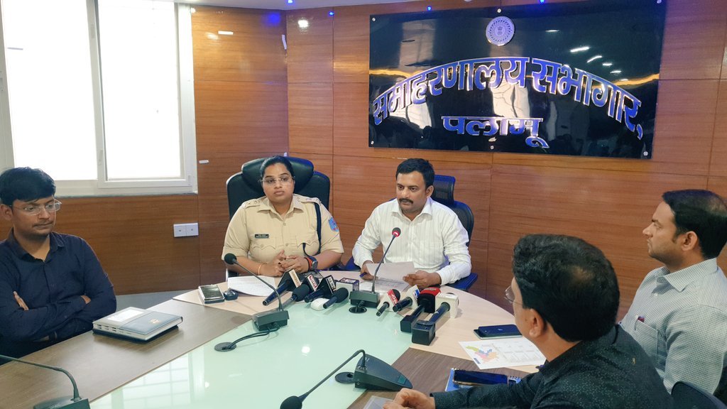 जिला निर्वाचन पदाधिकारी ने राजनीतिक दलों के प्रतिनिधियों के साथ बैठक की जिला निर्वाचन पदाधिकारी ने राजनीतिक दलों के प्रतिनिधियों के साथ बैठक की