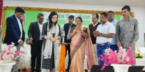सर्वजन पेंशन योजना अंतर्गत लाभुकों को प्रथम किस्त व आंगनबाड़ी कार्यकर्ताओं को सम्मानित करने हेतु समारोह का हुआ आयेजन…
