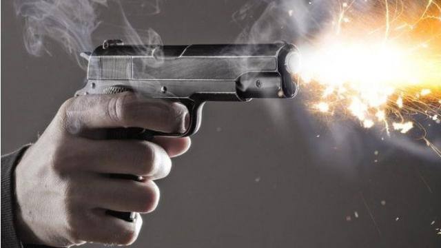 लातेहार:दिनदहाड़े घनी आबादी के बीच अज्ञात अपराधियों ने किया फायरिंग:जांच में जुटी पुलिस लातेहार:दिनदहाड़े घनी आबादी के बीच अज्ञात अपराधियों ने किया फायरिंग:जांच में जुटी पुलिस
