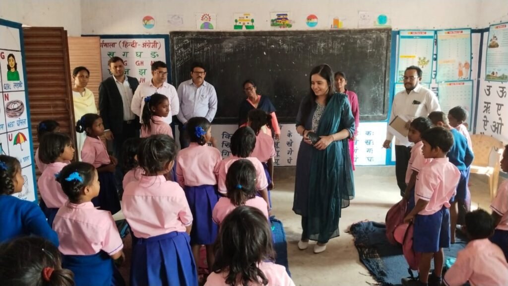 उपायुक्त ने उत्क्रमित उच्च विद्यालय,करकट का किया औचक निरीक्षण… उपायुक्त ने उत्क्रमित उच्च विद्यालय,करकट का किया औचक निरीक्षण…