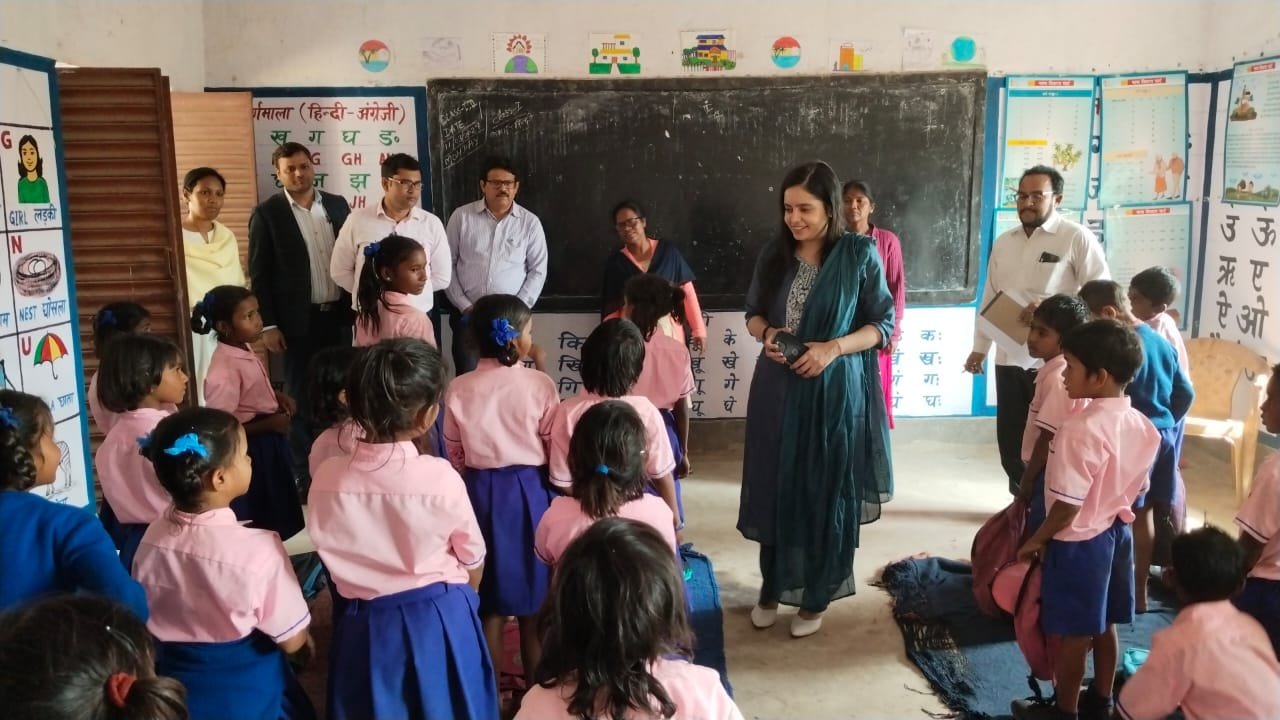 उपायुक्त ने उत्क्रमित उच्च विद्यालय,करकट का किया औचक निरीक्षण…