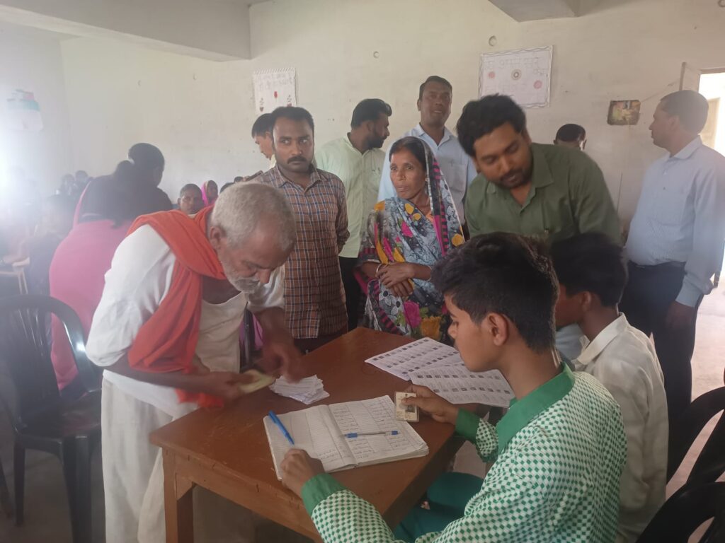 शत प्रतिशत मतदान कराने के उद्देश्य से पांकी विधानसभा में मॉकड्रील का हुआ आयोजन शत प्रतिशत मतदान कराने के उद्देश्य से पांकी विधानसभा में मॉकड्रील का हुआ आयोजन