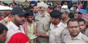 गोला में जंगली हाथी ने एक वृद्ध व्यक्ति को कुचल कर ली जान।
