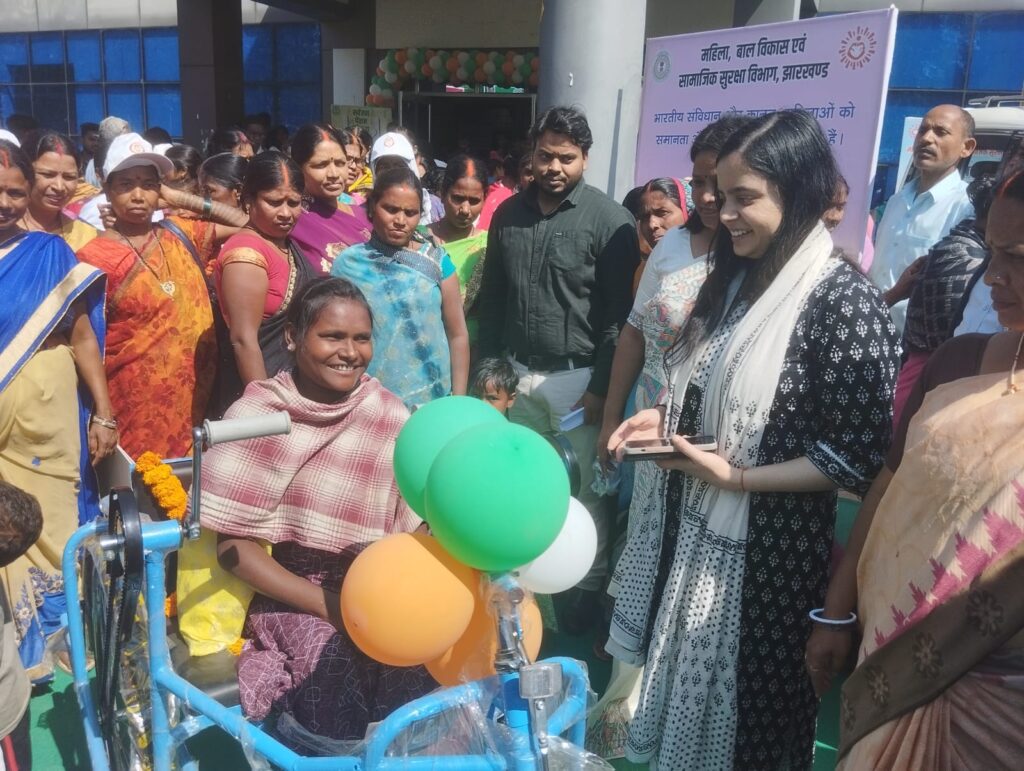 सर्वजन पेंशन योजना अंतर्गत लाभुकों को प्रथम किस्त व आंगनबाड़ी कार्यकर्ताओं को सम्मानित करने हेतु समारोह का हुआ आयेजन… सर्वजन पेंशन योजना अंतर्गत लाभुकों को प्रथम किस्त व आंगनबाड़ी कार्यकर्ताओं को सम्मानित करने हेतु समारोह का हुआ आयेजन…