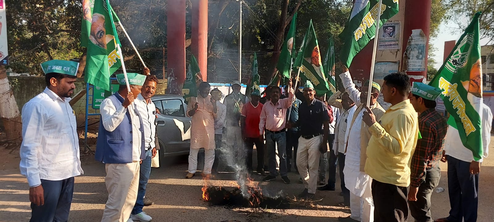 इंडिया गठबंधन को चुनाव के मध्य नजर ईडी के द्वारा परेशान कर रही है:रामप्रवेश यादव