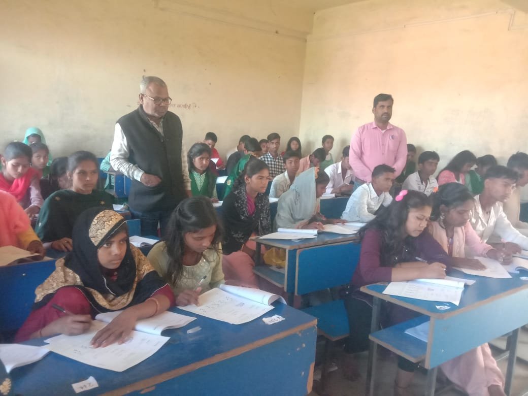 शांति पूर्ण हुई 9वीं की हिंदी, गणित, विज्ञान और अंग्रेजी की परीक्षा,3छात्र रहे अनुपस्थित।