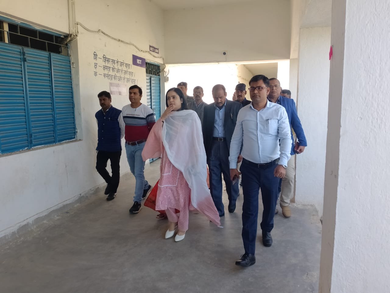 उपायुक्त गरिमा सिंह ने शहर के गांधी इंटर कॉलेजऔर बनवारी साहू कॉलेज का किया औचक निरीक्षण।