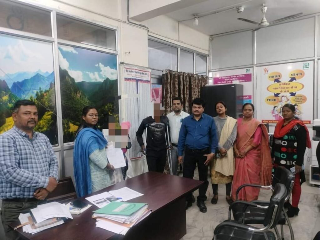 बच्ची बेचे जाने संबंधित मामले में कार्रवाई कर जिला प्रशासन द्वारा सुरक्षित रूप से बच्ची को माता-पिता को गया सौंपा।