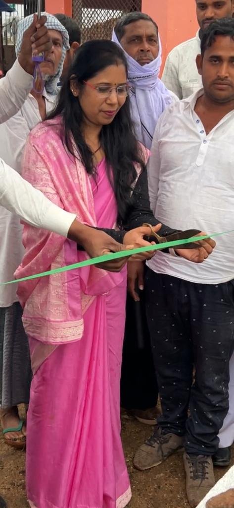 15 वी वित आयोग मद से बन रहें पक्की नाली निर्माण का जिप उपाध्यक्ष अनीता देवी ने किया शिलान्यास। 15 वी वित आयोग मद से बन रहें पक्की नाली निर्माण का जिप उपाध्यक्ष अनीता देवी ने किया शिलान्यास।