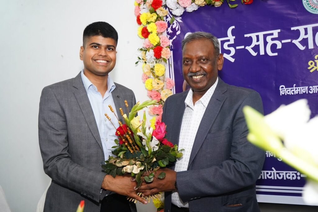 सेवानिवृत्ति पर निवर्तमान आयुक्त दशरथ चन्द्र दास एवं स्थानांतरण पर आईजी राजकुमार लकड़ा को दी गई विदाई सेवानिवृत्ति पर निवर्तमान आयुक्त दशरथ चन्द्र दास एवं स्थानांतरण पर आईजी राजकुमार लकड़ा को दी गई विदाई