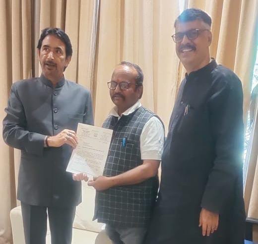 कांग्रेस प्रदेश अध्यक्ष राजेश ठाकुर से मुलाकात कर चतरा संसदीय क्षेत्र से अपनी उम्मीदवारी पेश किया : पंकज तिवारी कांग्रेस प्रदेश अध्यक्ष राजेश ठाकुर से मुलाकात कर चतरा संसदीय क्षेत्र से अपनी उम्मीदवारी पेश किया : पंकज तिवारी