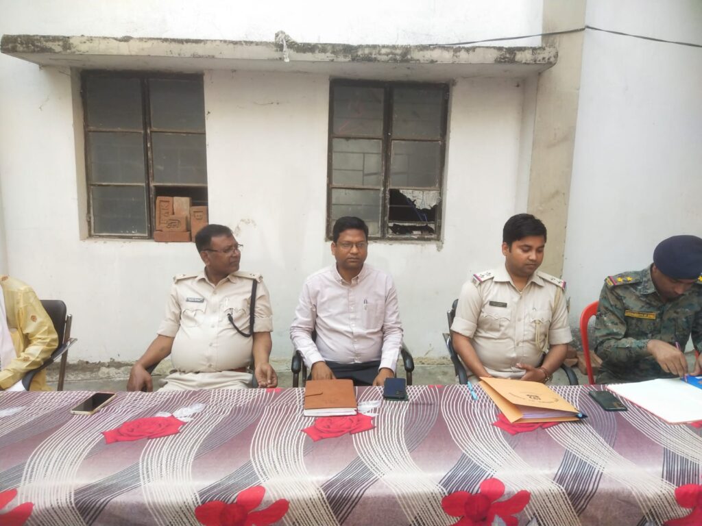 महाशिवरात्रि को लेकर नावा बाजार थाना में शांति समिति का हुआ बैठक महाशिवरात्रि को लेकर नावा बाजार थाना में शांति समिति का हुआ बैठक
