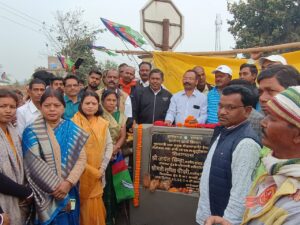 रामगढ़ विधायक ने हेमतपुर से सोसो कलां भाया जांगी तक पथ सुदृढ़ीकरण कार्य का किया शिलान्यास।
