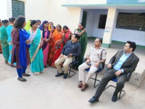 जिला निर्वाचन पदाधिकारी सह उपायुक्त ने पुलिस अधीक्षक रामगढ़ के साथ किया विभिन्न मतदान केंद्रों का निरीक्षण।
