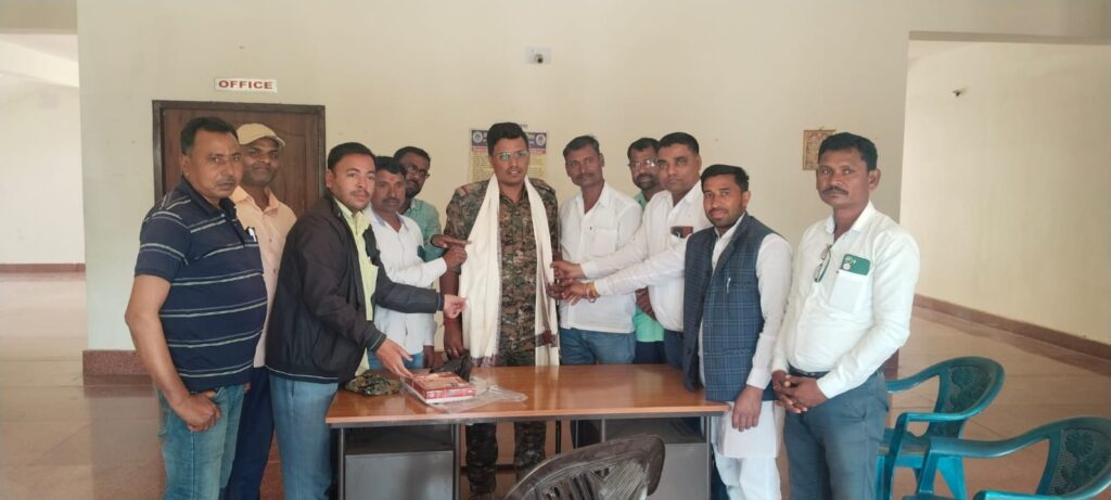 थाना प्रभारी सतबरवा से की गई शिष्टाचार मुलाकात थाना प्रभारी सतबरवा से की गई शिष्टाचार मुलाकात