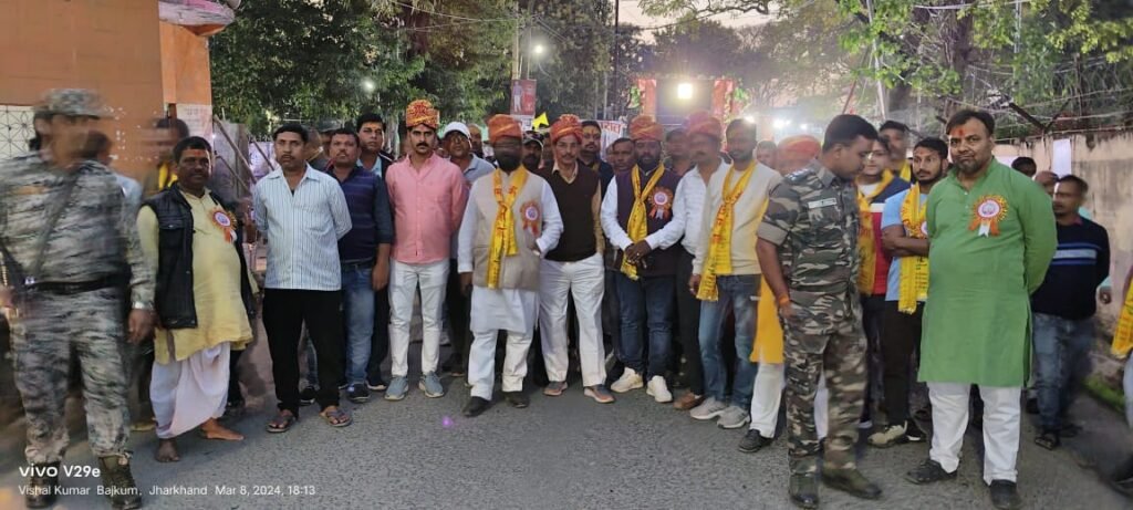पूजा अर्चना कर शहर में शुभारंभ की गई शिव बारात