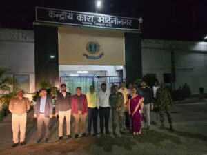 मेदिनीनगर केंद्रीय कारा में रविवार रात छापेमारी