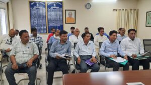 आयुक्त बाल किशुन मुंडा ने पलामू प्रमंडल के सभी जिलों के जिला परिवहन पदाधिकारी तथा बस ऑनर एसोसिएशन एवं बस संचालकों के साथ की बैठक