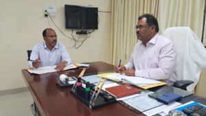 प्रमंडलीय आयुक्त बाल किशुन मुंडा ने ग्रहण किया पदभार,कार्यालय एवं विभिन्न शाखाओं का किया निरीक्षण