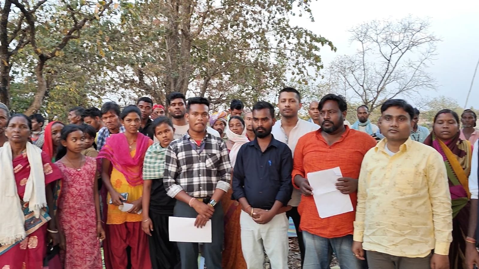 आजादी के 75 साल बाद भी मूलभूत सुविधाओं से वंचित ग्रामीण आजादी के 75 साल बाद भी मूलभूत सुविधाओं से वंचित ग्रामीण
