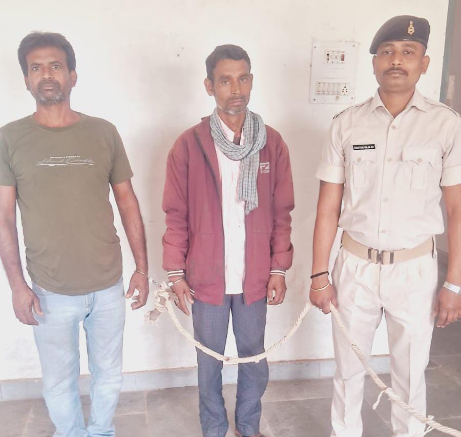 बिशुनपुरा पुलिस ने दो वारंटियों को गिरफ्तार कर भेजा जेल बिशुनपुरा पुलिस ने दो वारंटियों को गिरफ्तार कर भेजा जेल