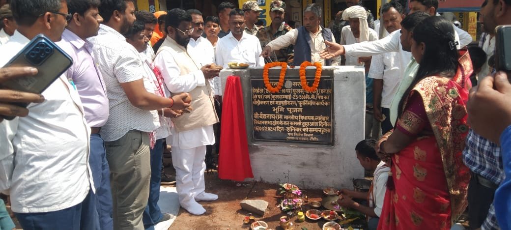 विधायक बैजनाथ राम ने हेरहंज-बारियातु पथ का किया शिलान्यास . विधायक बैजनाथ राम ने हेरहंज-बारियातु पथ का किया शिलान्यास .