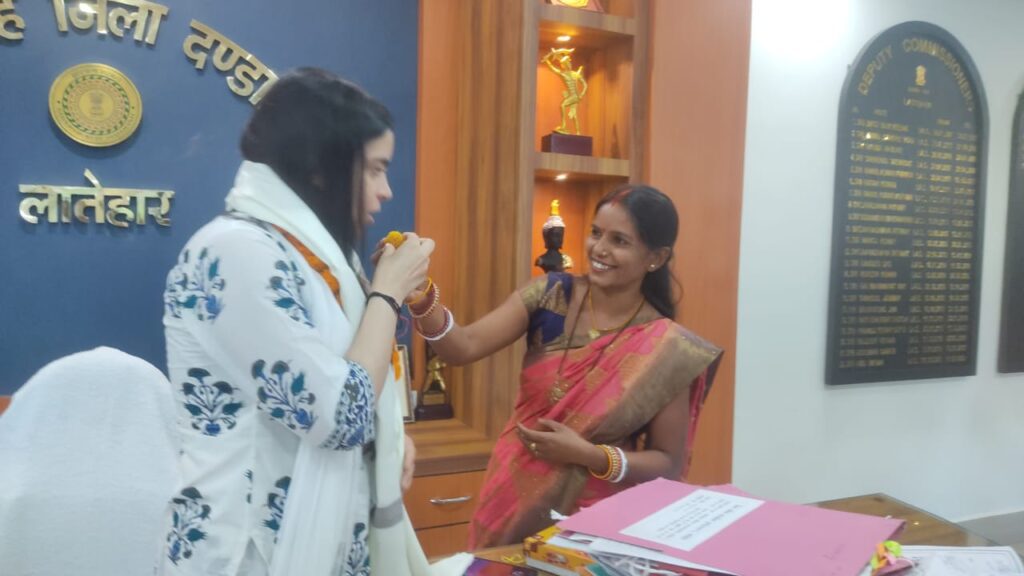लातेहार:पंचायत सचिवालय स्वयंसेवक ने उपायुक्त गरिमा सिंह से मिले लातेहार:पंचायत सचिवालय स्वयंसेवक ने उपायुक्त गरिमा सिंह से मिले
