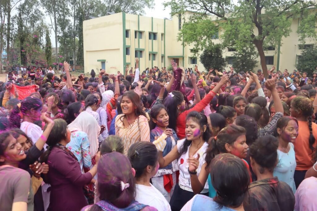 अभाविप ने रामगढ़ महाविद्यालय में फाल्गुन महोत्सव का किया आयोजन, सभ्य रुप से मनाया गया होली। अभाविप ने रामगढ़ महाविद्यालय में फाल्गुन महोत्सव का किया आयोजन, सभ्य रुप से मनाया गया होली।
