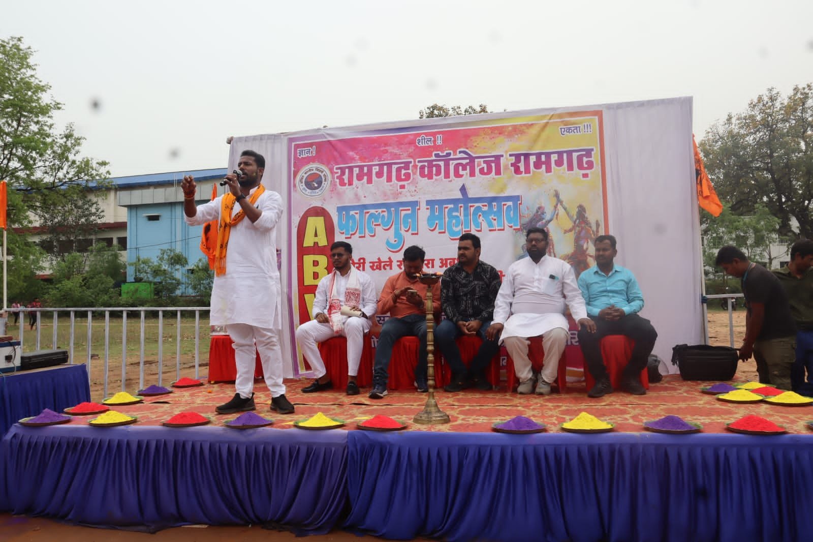 अभाविप ने रामगढ़ महाविद्यालय में फाल्गुन महोत्सव का किया आयोजन, सभ्य रुप से मनाया गया होली। अभाविप ने रामगढ़ महाविद्यालय में फाल्गुन महोत्सव का किया आयोजन, सभ्य रुप से मनाया गया होली।