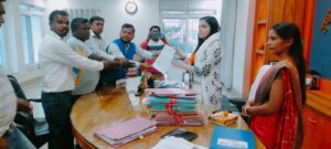 लातेहार:पंचायत सचिवालय स्वयंसेवक ने उपायुक्त गरिमा सिंह से मिले