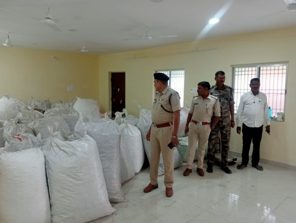 82 बोरा डोडा समेत पुलिस ने एक तस्कर को किया गिरफ्तार 82 बोरा डोडा समेत पुलिस ने एक तस्कर को किया गिरफ्तार