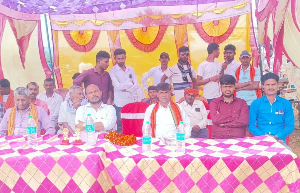 बलिगढ पंचायत के अजनिया मोड़ के पास आयोजित युवा संघर्ष क्रिकेट का दूसरा टूर्नामेंट
