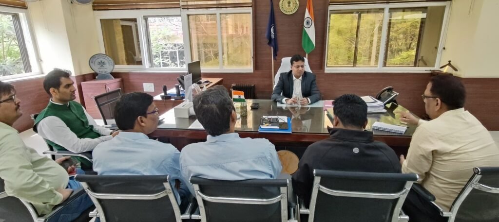 जिला निर्वाचन पदाधिकारी सह उपायुक्त राहुल कुमार सिन्हा द्वारा वरीय अधिकारियों के साथ बैठक कर कई आवश्यक दिया दिशा-निर्देश जिला निर्वाचन पदाधिकारी सह उपायुक्त राहुल कुमार सिन्हा द्वारा वरीय अधिकारियों के साथ बैठक कर कई आवश्यक दिया दिशा-निर्देश