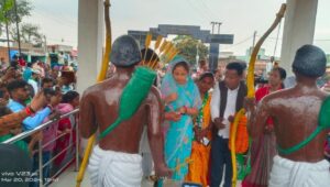 गिरिडीह बेंगाबाद चौक में पूर्व मुख्यमंत्री हेमंत सोरेन की पत्नी कल्पना सोरेन का हुआ आगमन