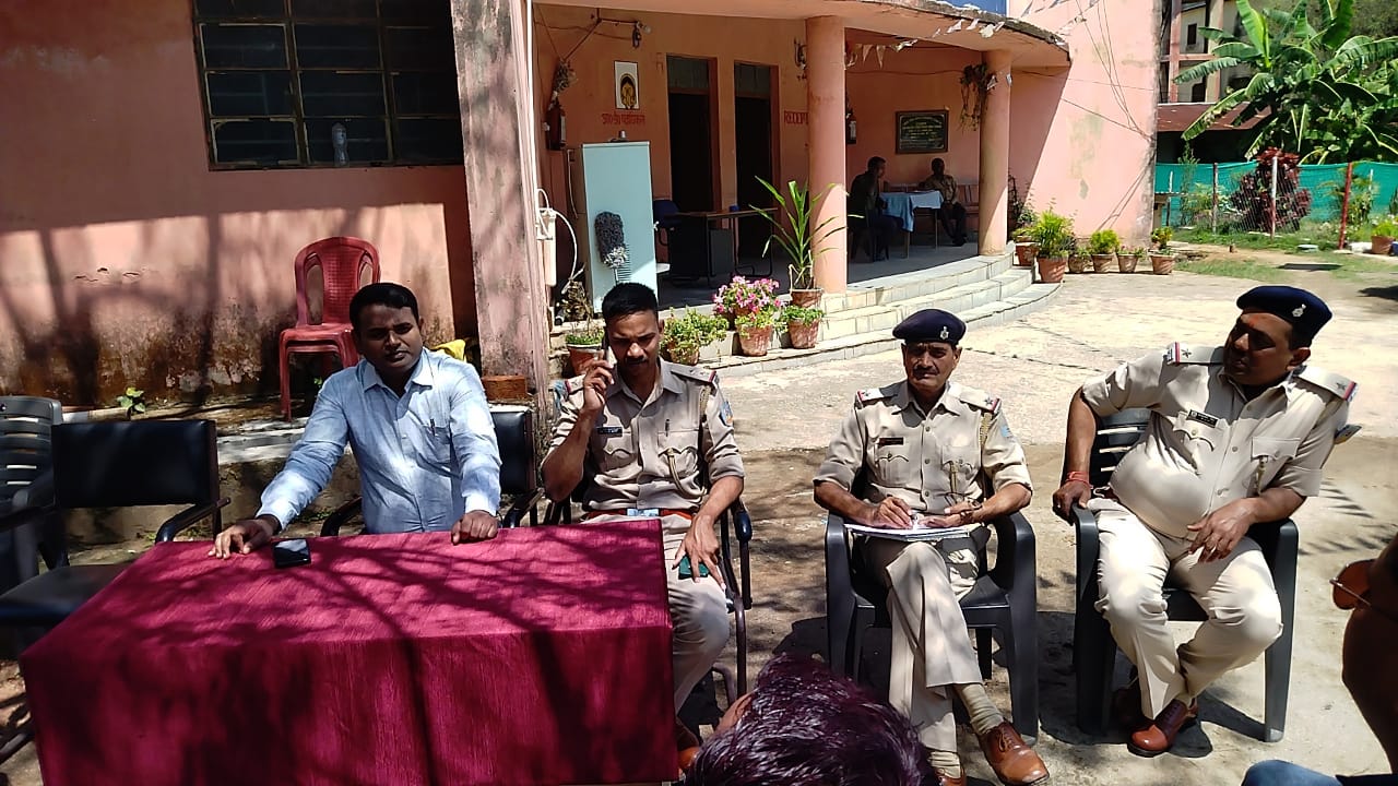 होली एवं रमजान त्योहार को लेकर घाघरा थाना परिसर में रखी गई शांति समिति की बैठक