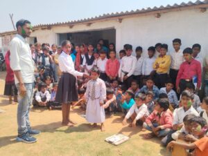 ए पी ए डी पब्लिक स्कूल चौरिया में होली मिलन समारोह का हुआ आयोजन