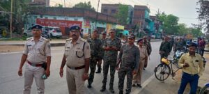 गोला पुलिस और बरलंगा पुलिस ने निकाला फ्लैक मार्च,शांति और सद्भावना के साथ होली मनाने की अपील
