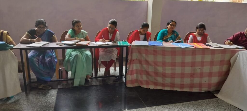 सरस्वती विद्या मंदिर में तीन दिवसीय आचार्य कार्यशाला प्रारंभ सरस्वती विद्या मंदिर में तीन दिवसीय आचार्य कार्यशाला प्रारंभ